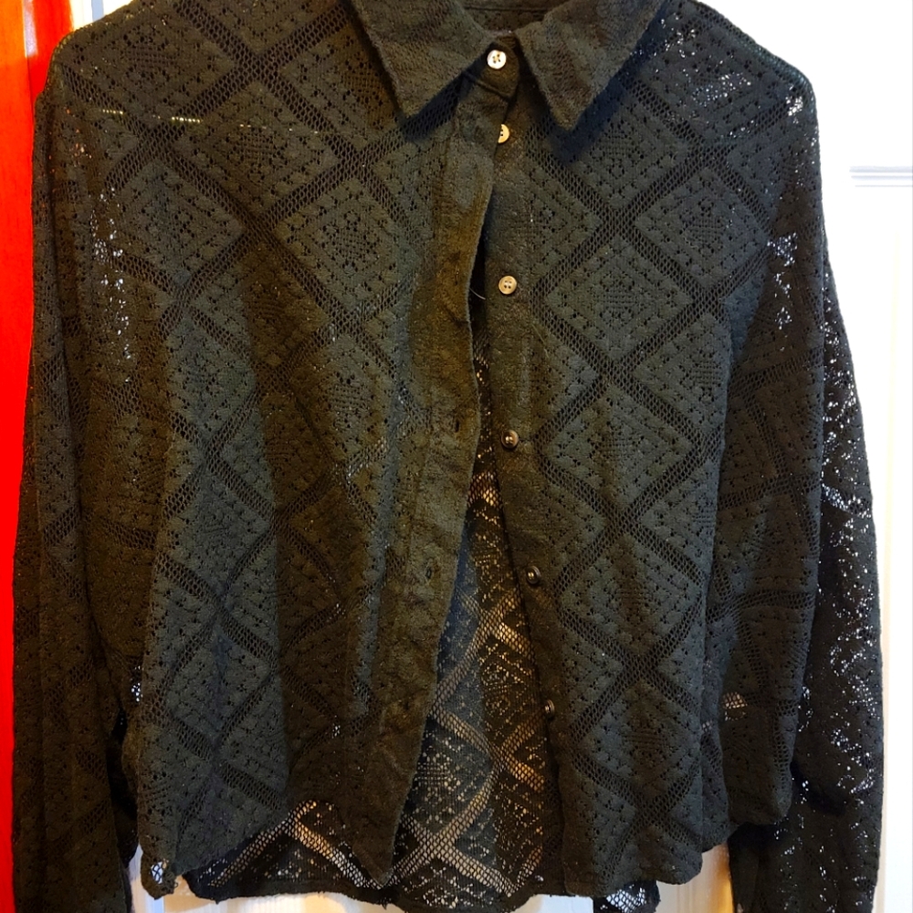 Lightweight linen button up with lace like pattern - Picture 2 of 6